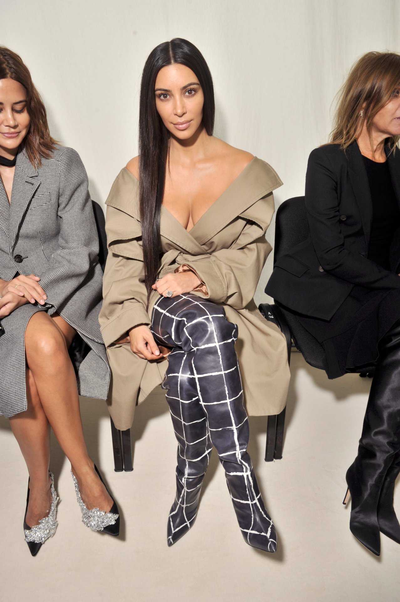 kim-kardashian-balenciaga-fashion-show-3