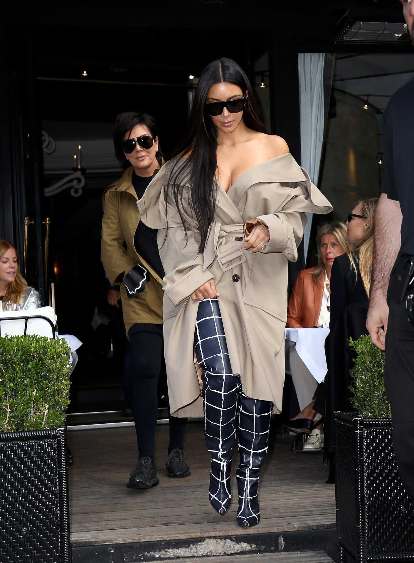 kim-kardashian-balenciaga-fashion-show-5