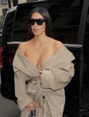 kim-kardashian-balenciaga-fashion-show-7