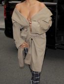 kim-kardashian-balenciaga-fashion-show-8
