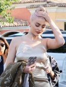 kylie-jenner-leggy-208