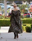 kylie-jenner-leggy-213