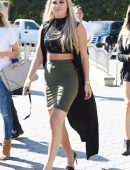 lindsey-vonn-on-the-set-of-extra-4