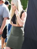 lindsey-vonn-on-the-set-of-extra-6