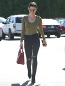 lucy-hale-going-to-starbucks-in-los-angeles-4
