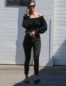 miranda-kerr-booty-in-black-jeans-2