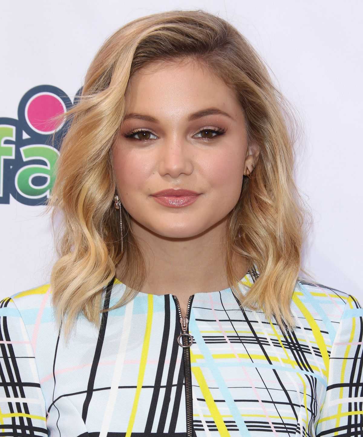 olivia-holt-262