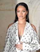 rihanna-at-christian-dior-show-pfw-2