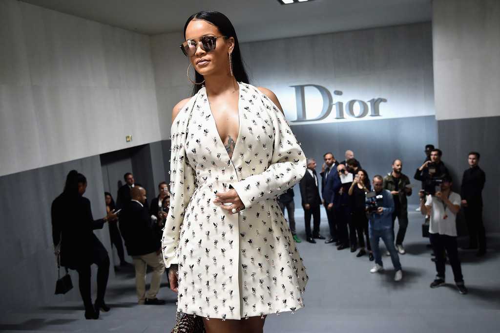 rihanna-at-christian-dior-show-pfw-7