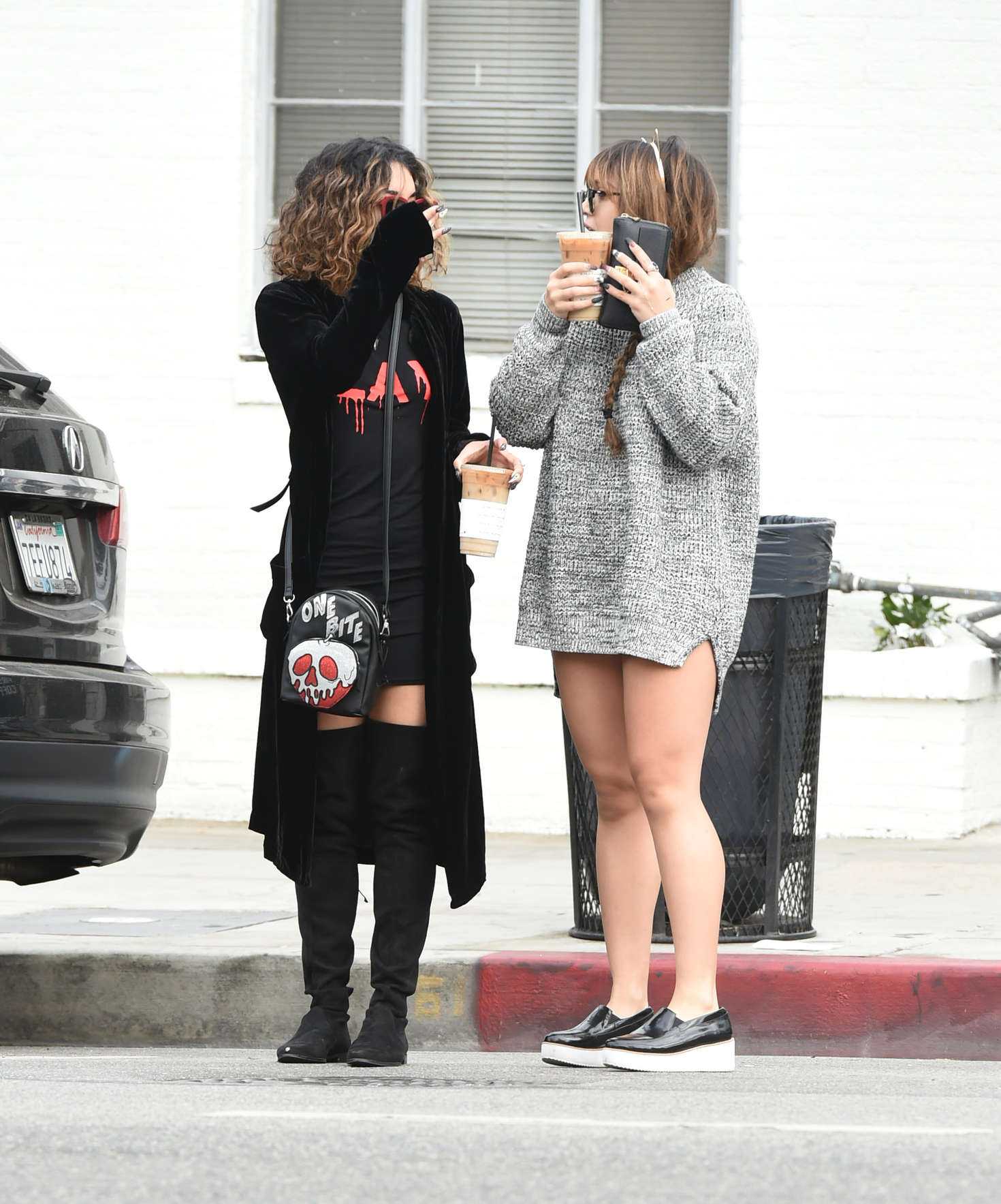 vanessa-hudgens-and-stella-hudgens-on-halloween-4