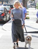 alice-eve-walking-her-dog-6