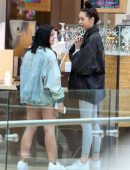 ariel-winter-at-the-coffee-bean-and-tea-leaf-4