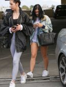 ariel-winter-at-the-coffee-bean-and-tea-leaf-5