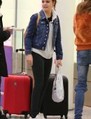 bailee-madison-in-jeans-at-pearson-international-airport-3