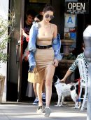 bella-hadid-pokies-10