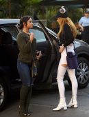 bella-thorne-booty-in-white-jeans-2