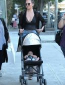 chrissy-teigen-shopping-with-daughter-6
