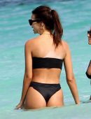 emily-ratajkowski-in-black-bikini-452