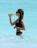 emily-ratajkowski-in-black-bikini-456