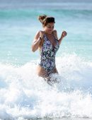 gemma-atkinson-in-swimsuit-352