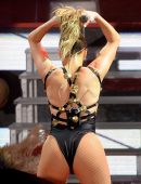 jennifer-lopez-performing-live-in-miami-12