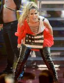 jennifer-lopez-performing-live-in-miami-34