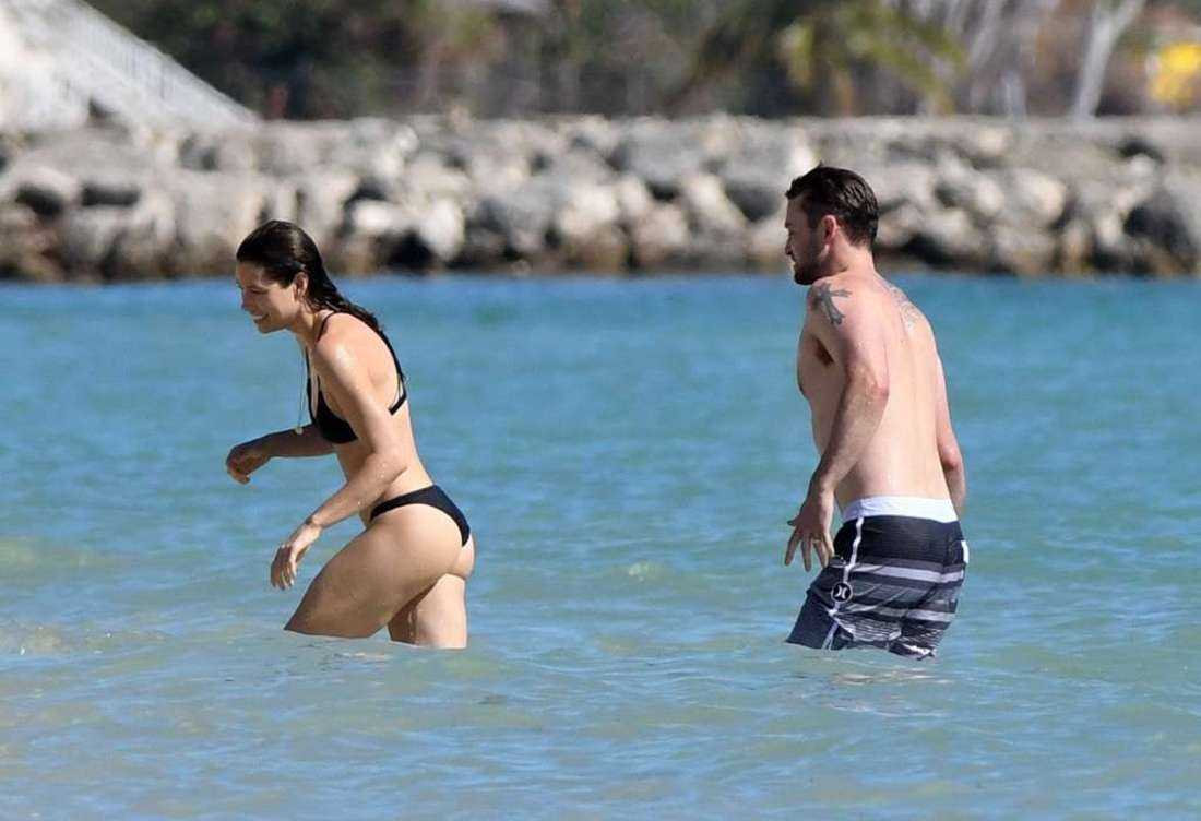 jessica-biel-in-bikini-at-a-caribbean-beach-12