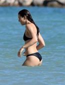 jessica-biel-in-bikini-at-a-caribbean-beach-2