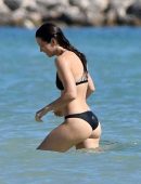 jessica-biel-in-bikini-at-a-caribbean-beach-3