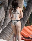 jessica-biel-in-bikini-at-a-caribbean-beach-5