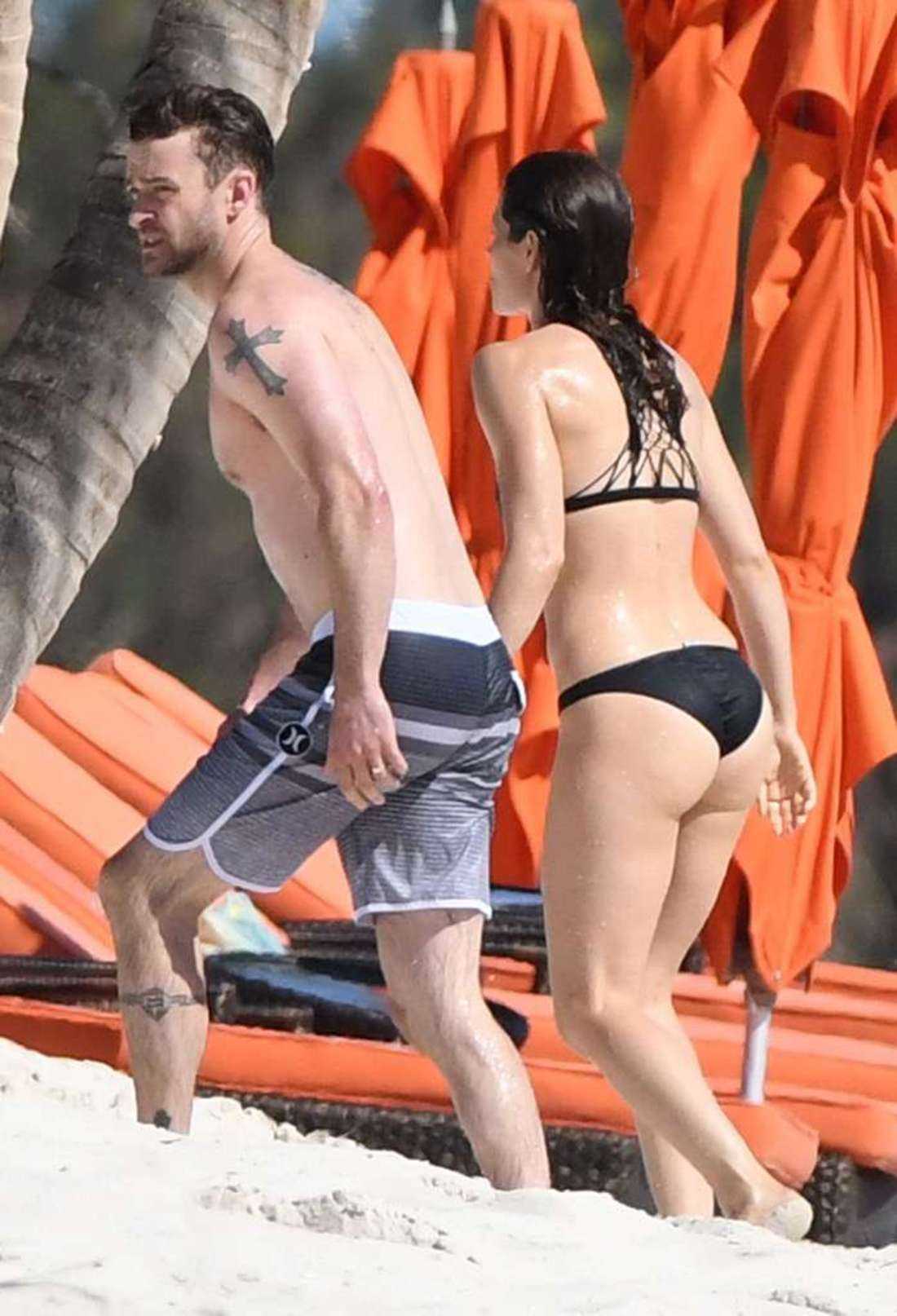 jessica-biel-in-bikini-at-a-caribbean-beach-7