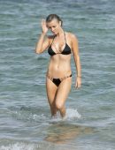 joanna-krupa-bikini-candids-in-miami-503