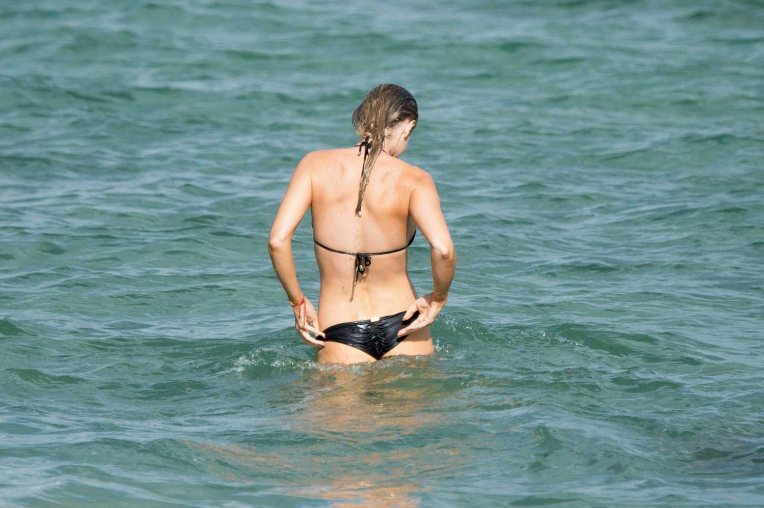 joanna-krupa-bikini-candids-in-miami-506