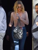 khloe-kardashian-and-kourtney-kardashian-2