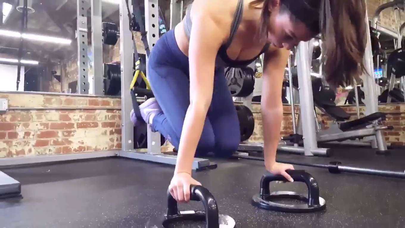 kira-kosarin-working-out-at-the-gym-1