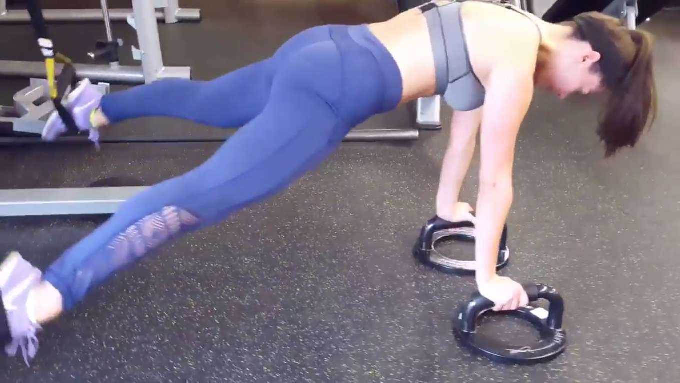 kira-kosarin-working-out-at-the-gym-13