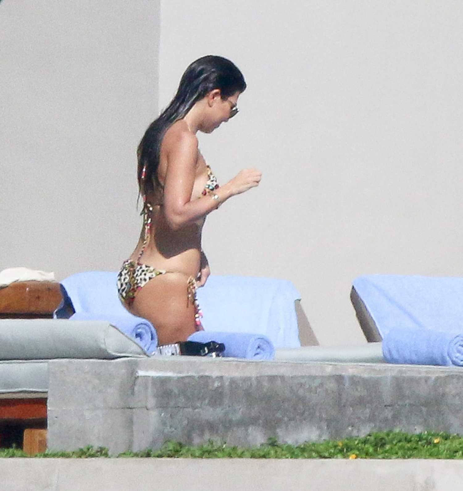 kourtney-kardashian-in-bikini-11