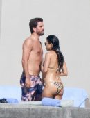 kourtney-kardashian-in-bikini-9