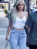 kylie-jenner-candids-in-beverly-hills-11