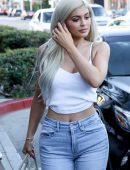 kylie-jenner-candids-in-beverly-hills-12