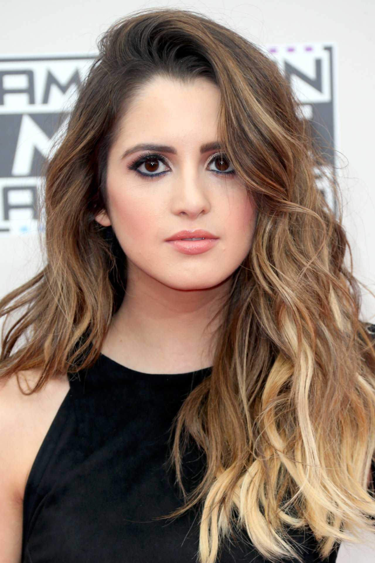 laura-marano-at-2016-american-music-awards-la-14