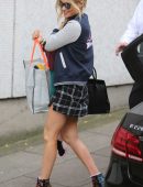 laura-whitmore-outside-itv-studios-in-london-2