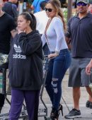 mariah-carey-shopping-on-thanksgiving-day-3