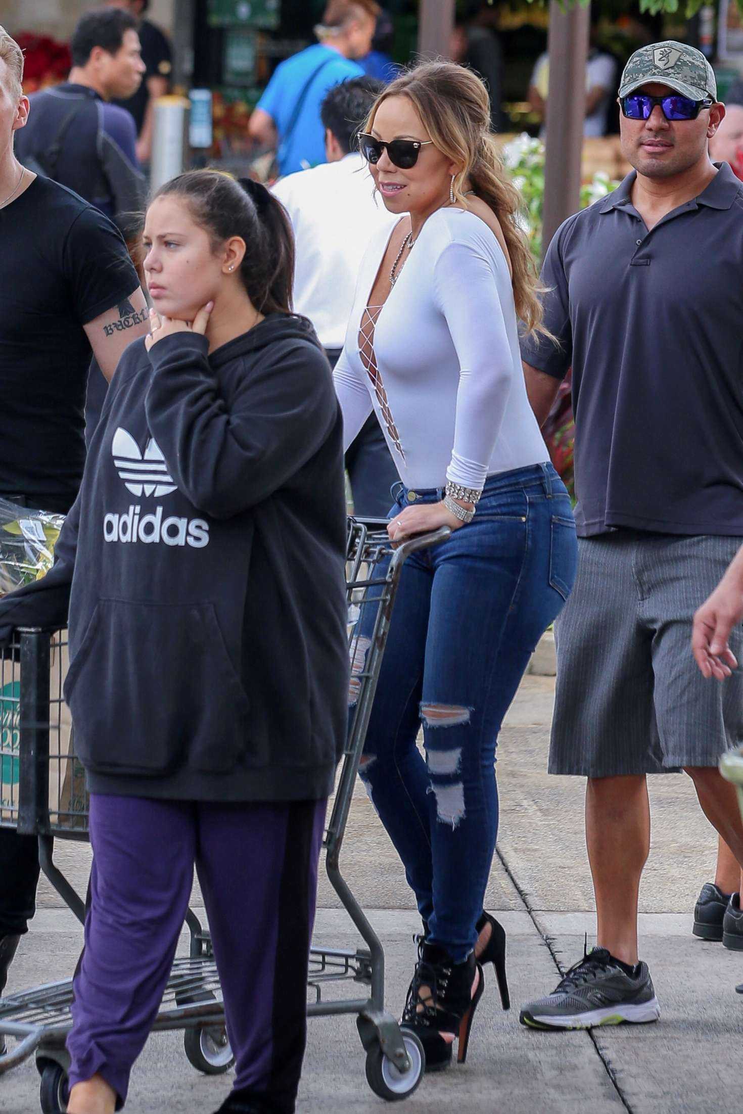 mariah-carey-shopping-on-thanksgiving-day-3