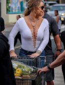 mariah-carey-shopping-on-thanksgiving-day-5