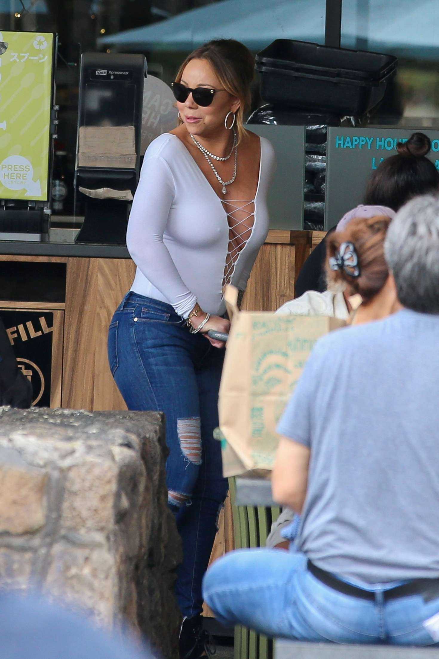 mariah-carey-shopping-on-thanksgiving-day-7