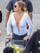 mariah-carey-shopping-on-thanksgiving-day-8
