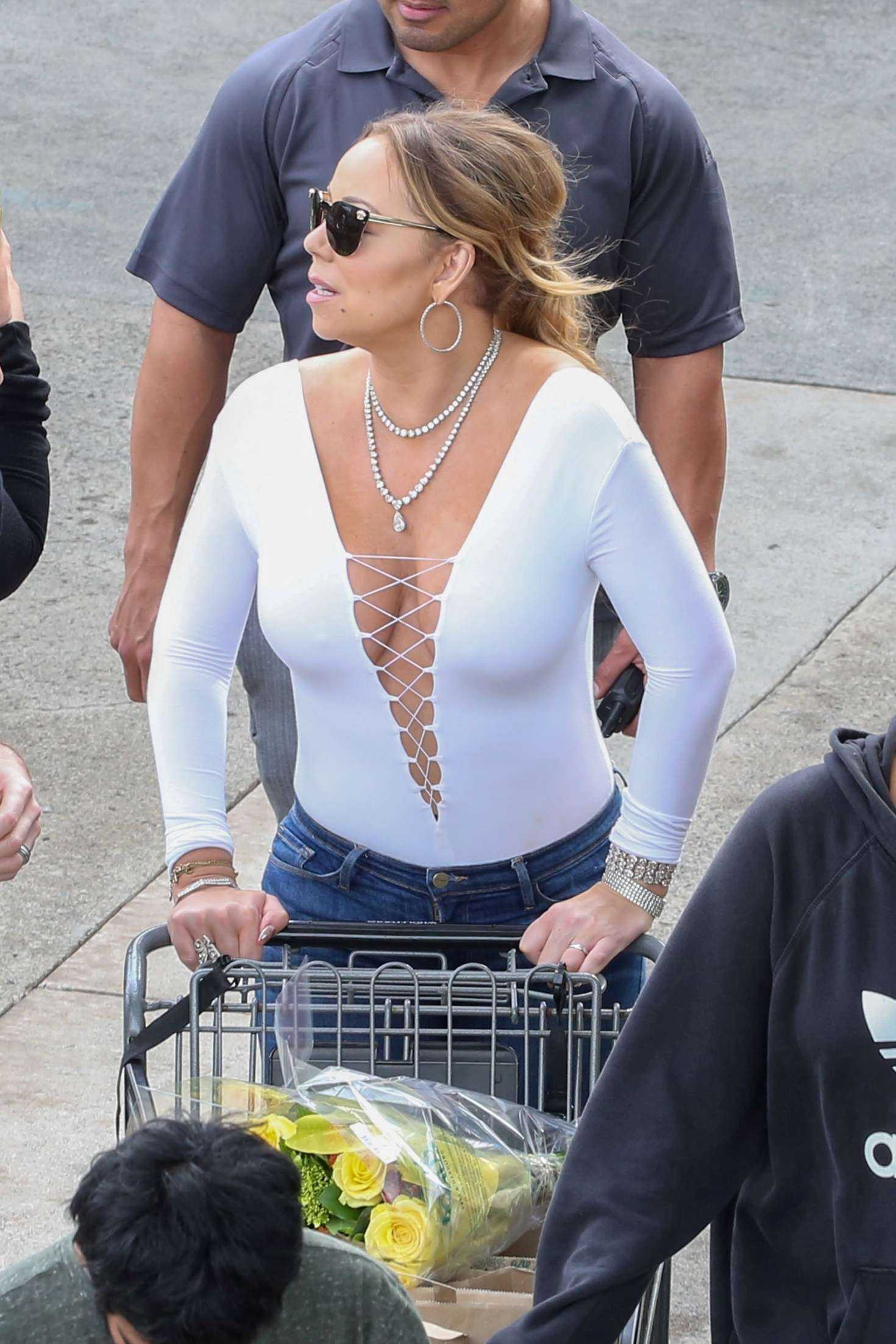 mariah-carey-shopping-on-thanksgiving-day-8