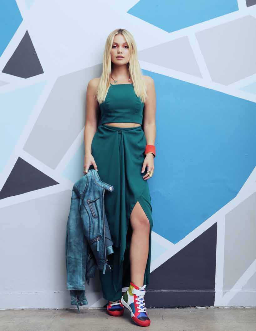 olivia-holt-in-360-magazine-2016-5