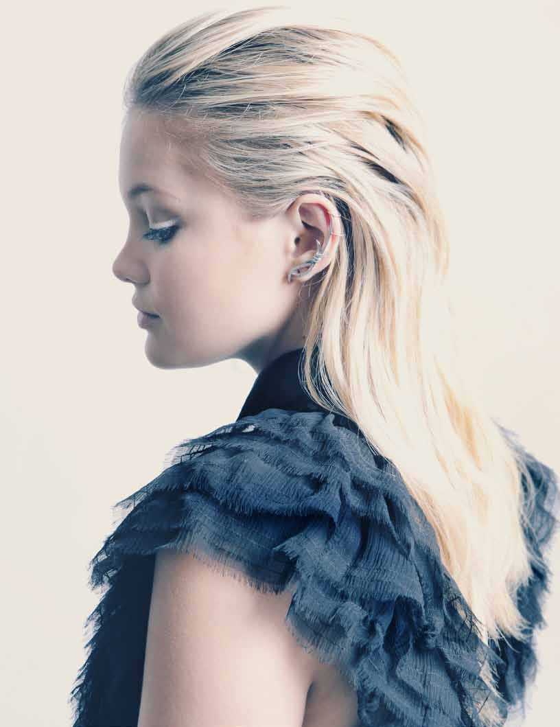 olivia-holt-in-360-magazine-2016-9